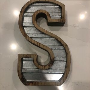 Tin/Wood "S" Decor